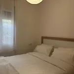 Bonito Y Muy Fresco Apartamento En Nervion De Dos Habitaciones Y Dos Banos